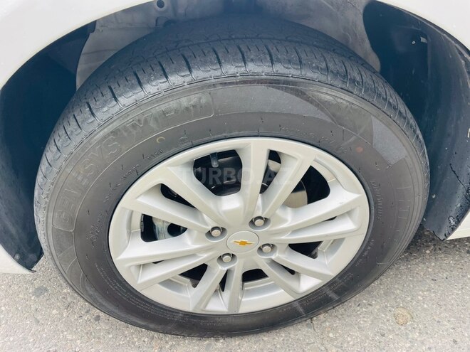 Chevrolet Cobalt-12
