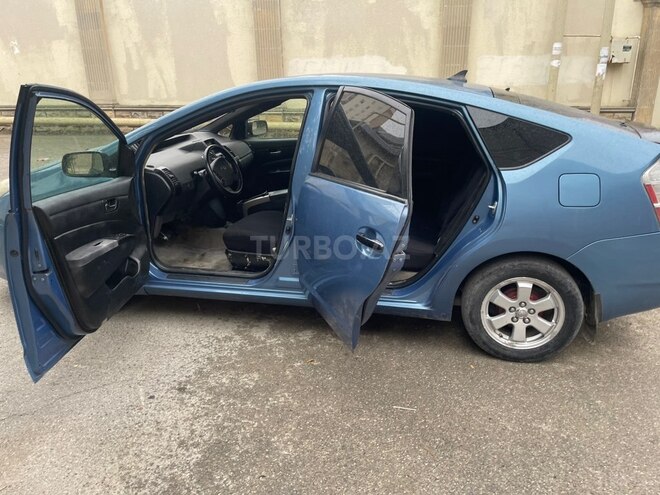 Toyota Prius-12
