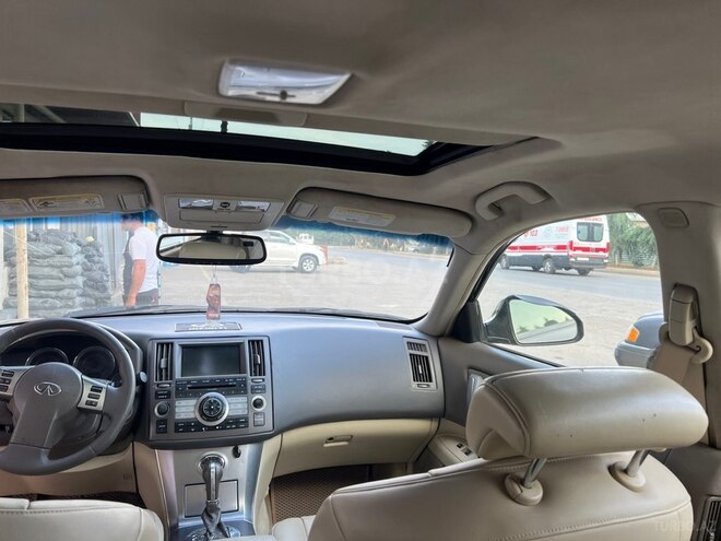 Infiniti FX35-7