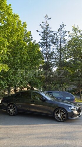 Mercedes E 200 4MATIC-4