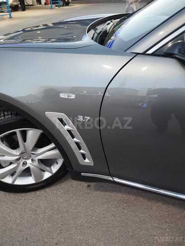 Infiniti QX70-4