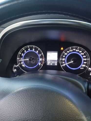 Infiniti QX70-6