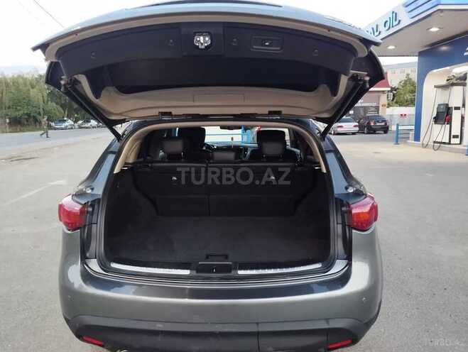 Infiniti QX70-7