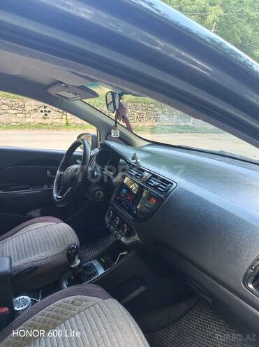 Kia Rio-11