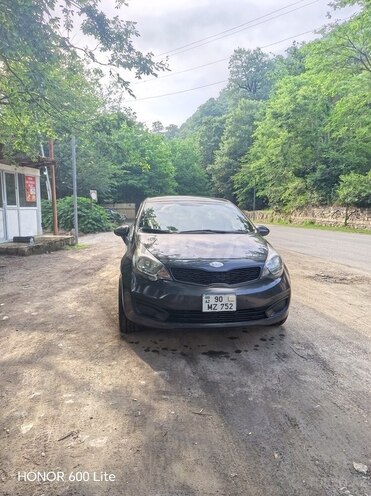 Kia Rio-1
