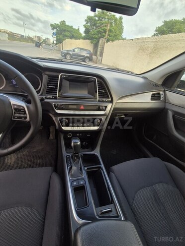 Hyundai Sonata-12