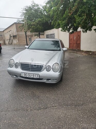 Mercedes E 240-1