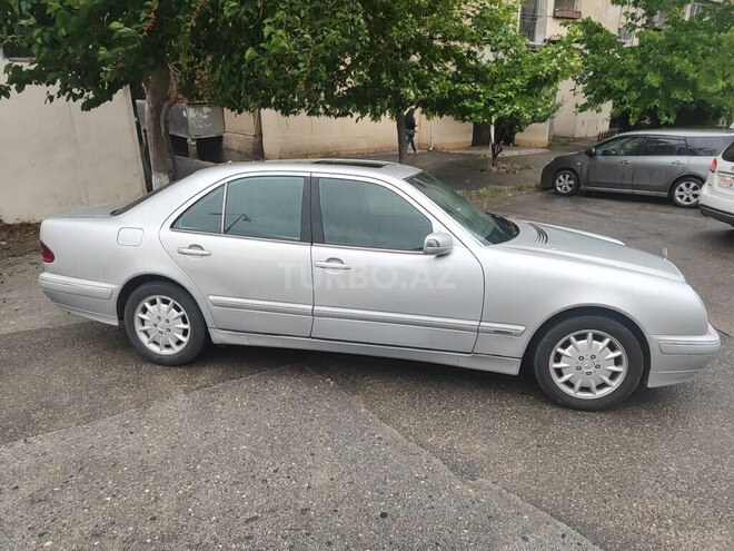 Mercedes E 240-2