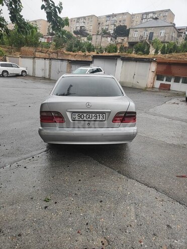 Mercedes E 240-5