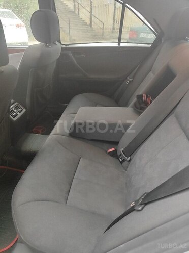 Mercedes E 240-7
