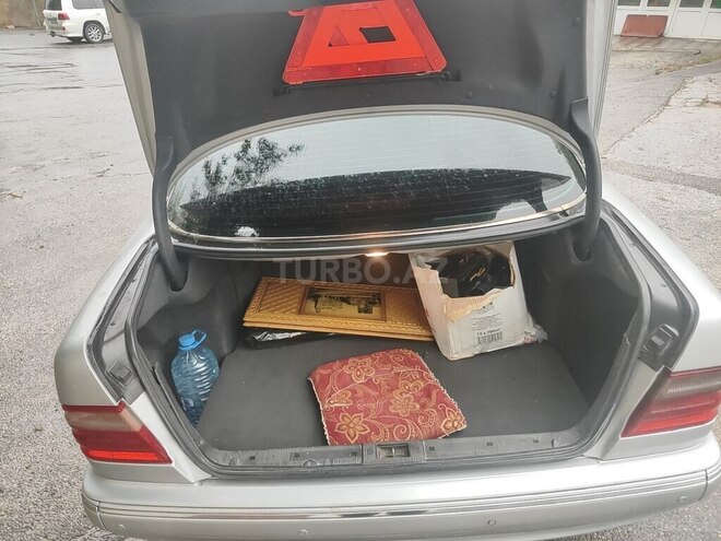 Mercedes E 240-3