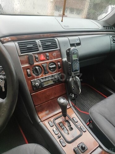 Mercedes E 240-8