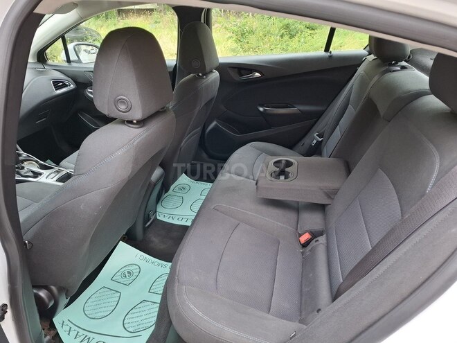 Chevrolet Cruze-15