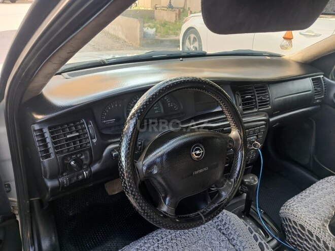 Opel Vectra-4