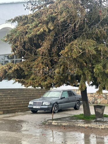 Mercedes 220 E-5