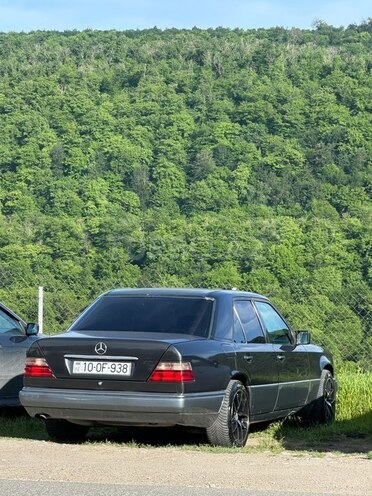 Mercedes 220 E-3