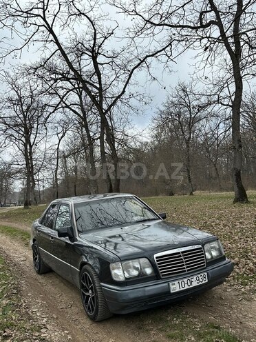 Mercedes 220 E-1