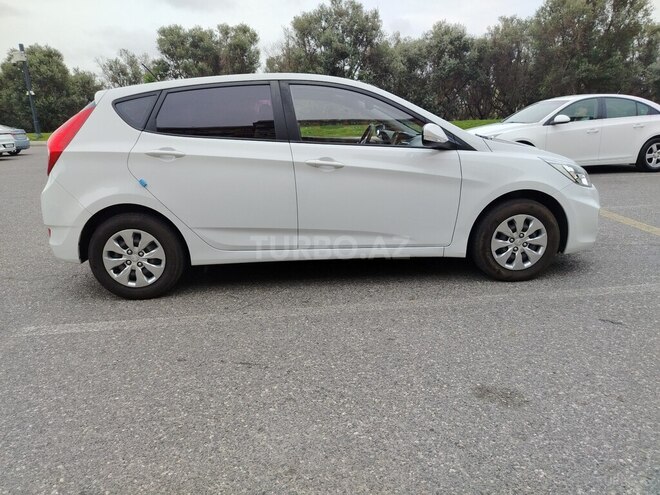 Hyundai Accent-7