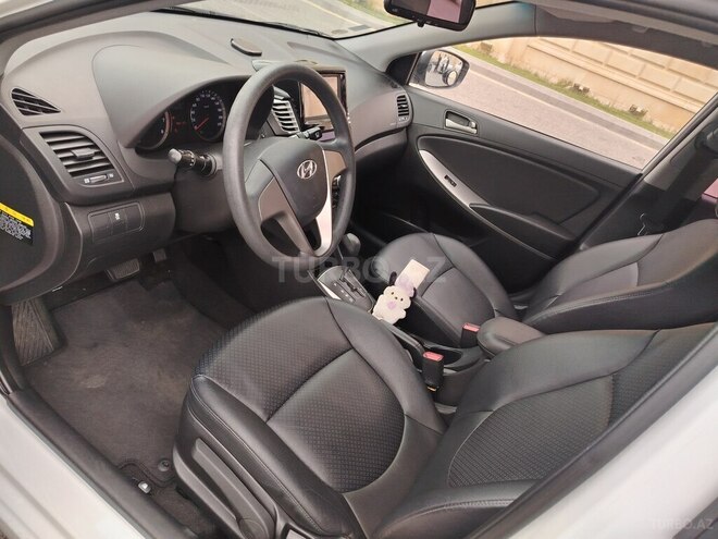 Hyundai Accent-10