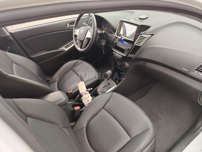 Hyundai Accent-9