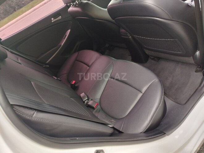 Hyundai Accent-11