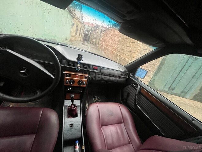 Mercedes  1990, 700,000 km - 2.0 l - Bakı