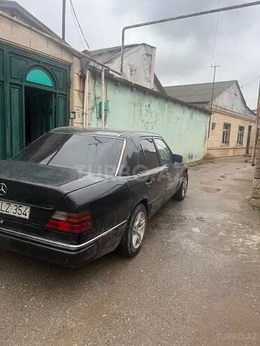Mercedes  1990, 700,000 km - 2.0 l - Bakı