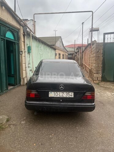 Mercedes  1990, 700,000 km - 2.0 l - Bakı