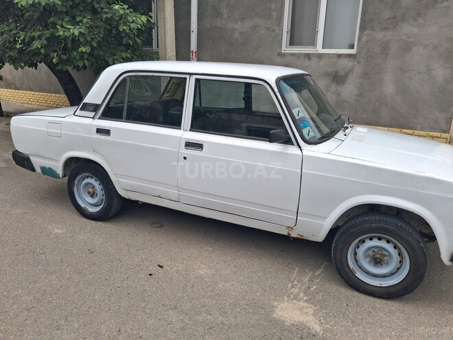 LADA (VAZ) 2107-2
