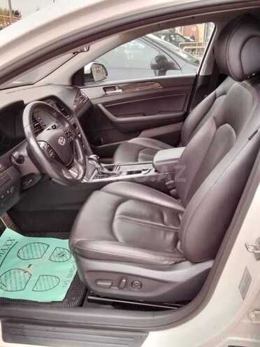 Hyundai Sonata-6