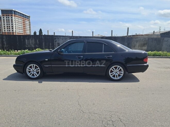 Mercedes E 230-6