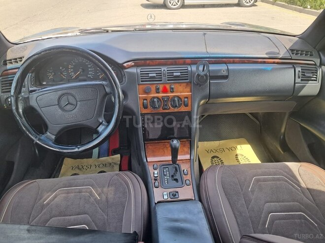 Mercedes E 230-8