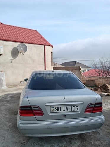 Mercedes E 240-2