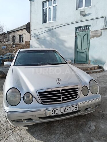 Mercedes E 240-1