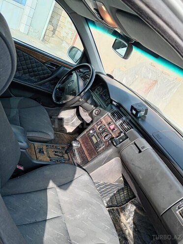 Mercedes E 240-3