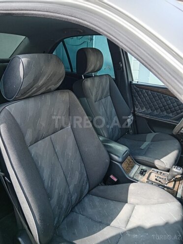 Mercedes E 240-7