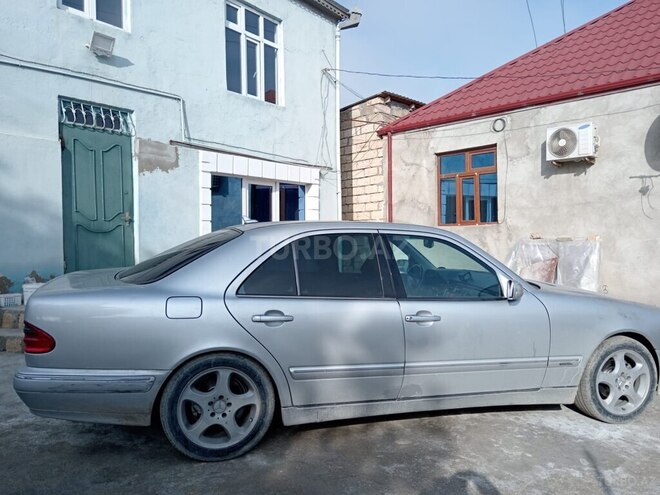 Mercedes E 240-5
