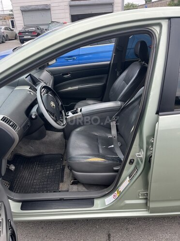 Toyota Prius-5