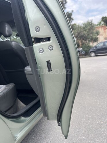 Toyota Prius-13