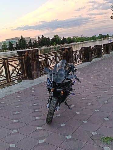 Yamaha R15M-8