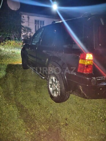 Ford Maverick-4