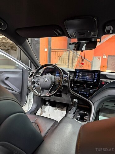 Toyota Camry-15