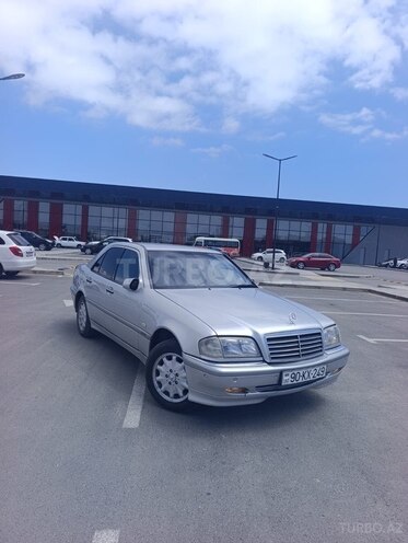 Mercedes C 200-1