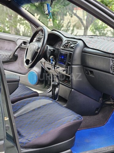 Opel Vectra-12