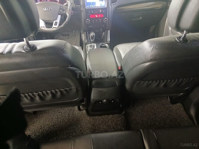 Kia Sorento-13