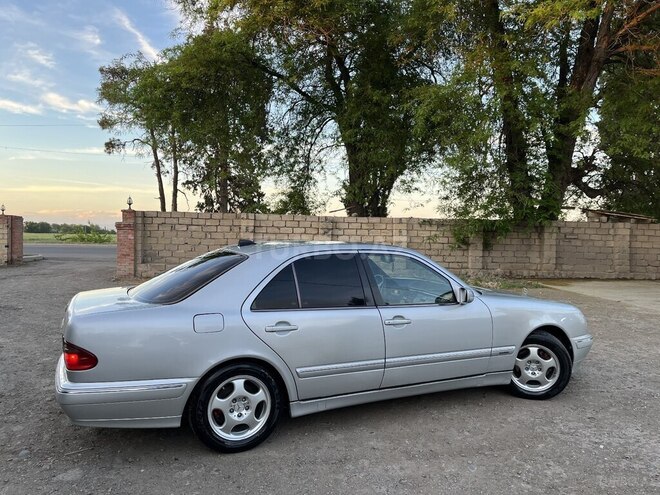 Mercedes E 270-6