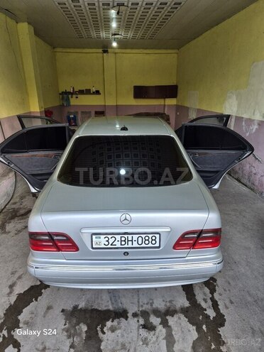 Mercedes E 270-2