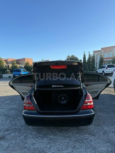 Mercedes E 220-17