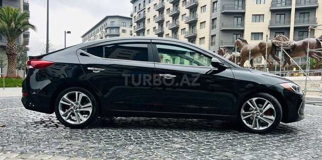 Hyundai Elantra-4