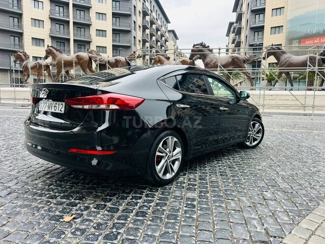 Hyundai Elantra-5